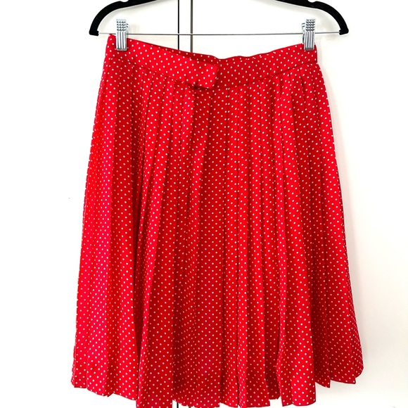 Vintage polyester red with white micro polka dots pleated knee length skirt - Picture 3 of 5